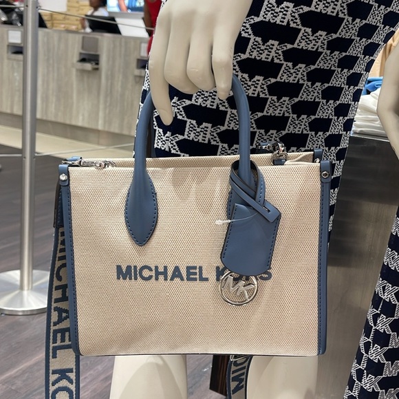 Michael Kors Mirella Small Shopper Top Zip Logo Crossbody XBODY Bag MK
Denim
NWT - Picture 10 of 16
